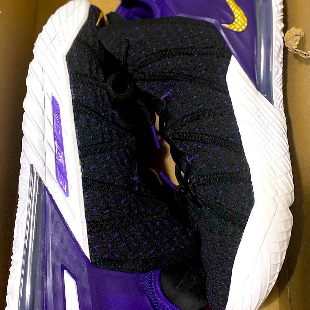 Brand in box Lebron XVIII